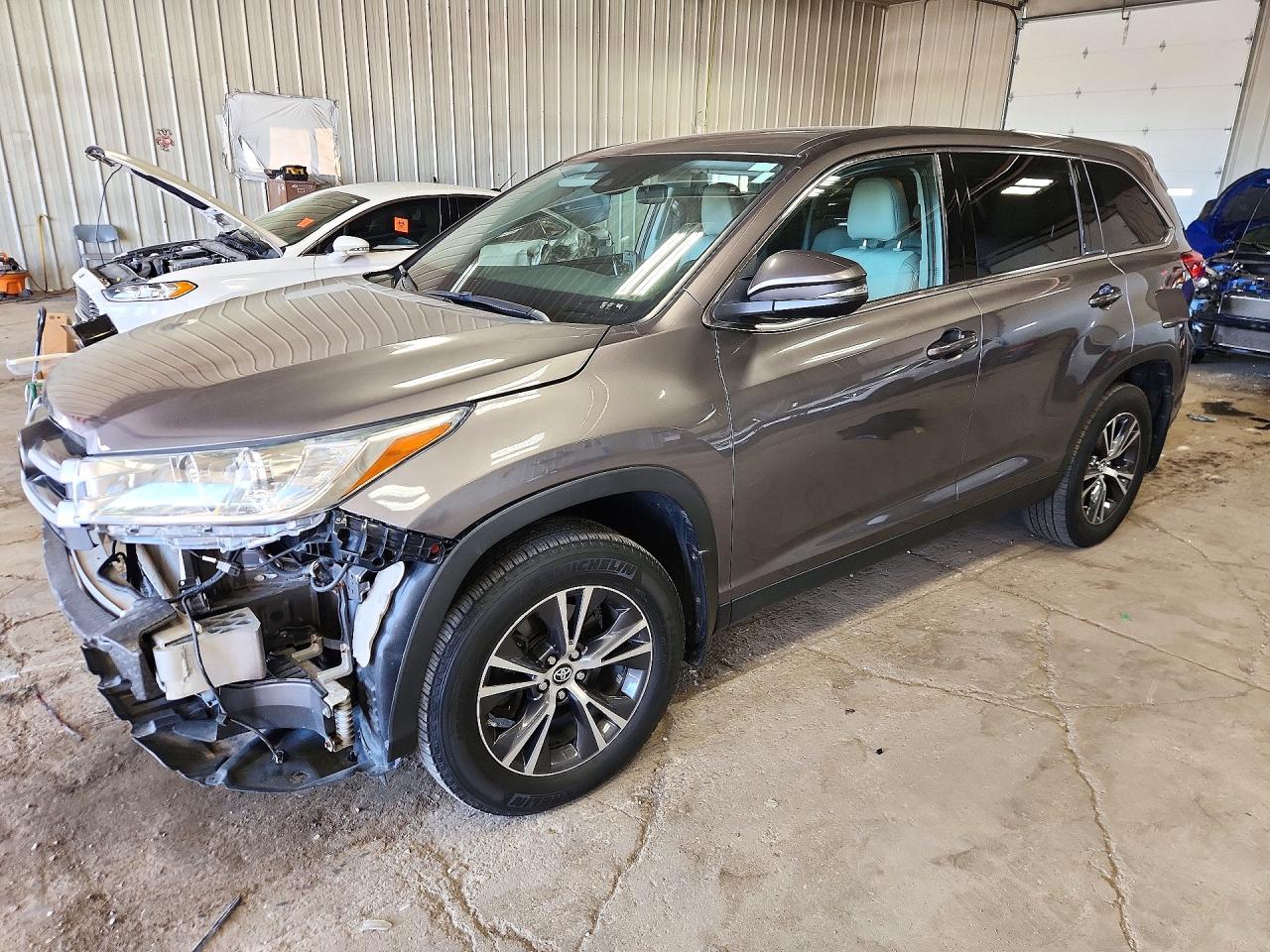 2019 TOYOTA HIGHLANDER LE PLUS | 5TDBZRFH7KS922457 | UPCARS