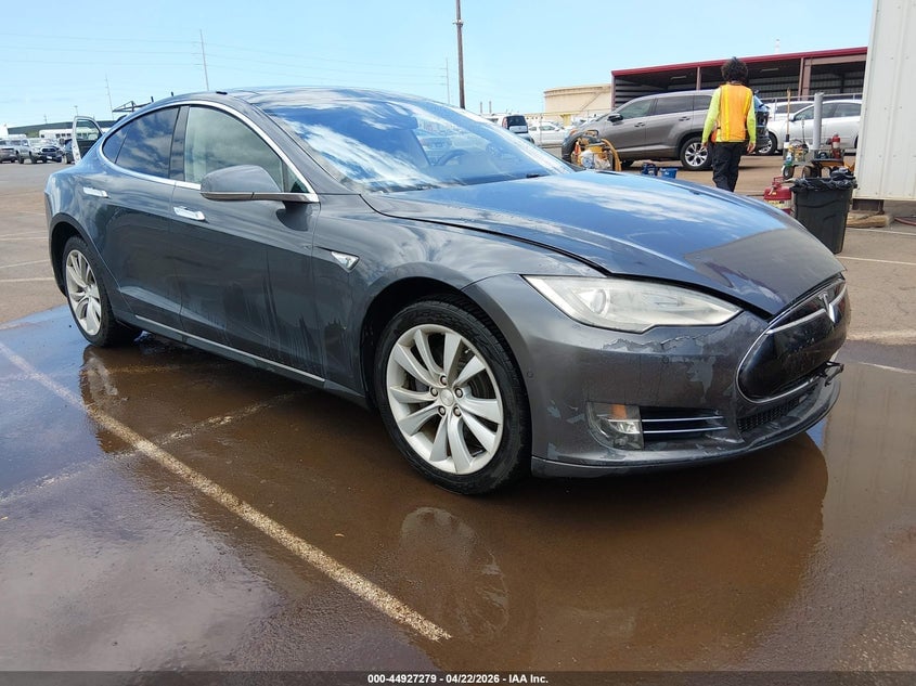 2015 TESLA MODEL S | 5YJSA1H18FFP77092 | UPCARS