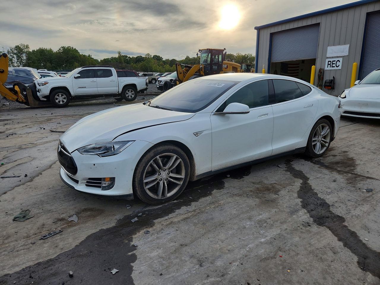 2015 TESLA MODEL S | 5YJSA1E1XFF120296 | UPCARS