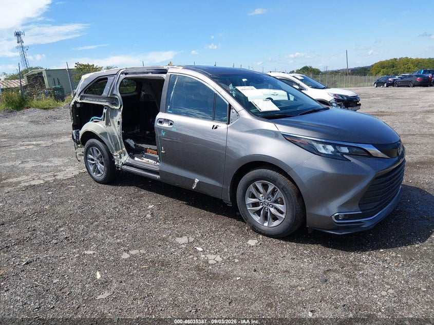 2024 TOYOTA SIENNA XLE | 5TDYSKFC9RS117841 | UPCARS