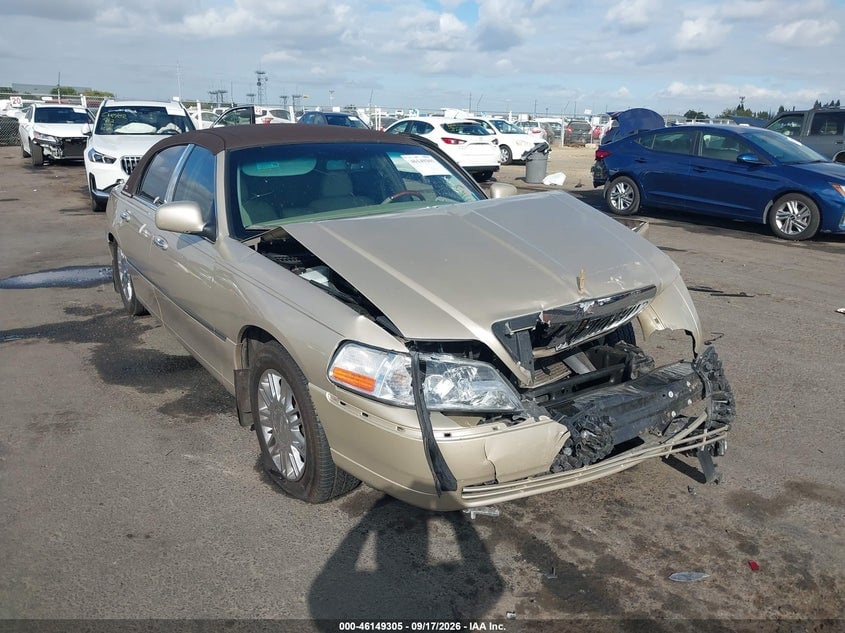 2008 LINCOLN TOWN CAR SIGNATURE LIMITED | 2LNHM82W48X658503 | UPCARS