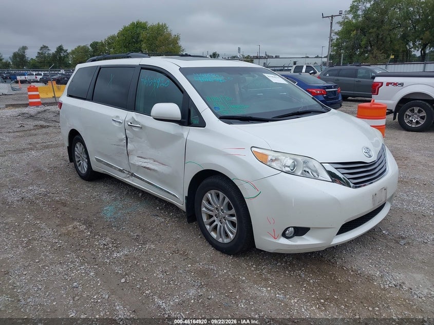 2017 TOYOTA SIENNA XLE 8 PASSENGER | 5TDYZ3DC2HS824458 | UPCARS
