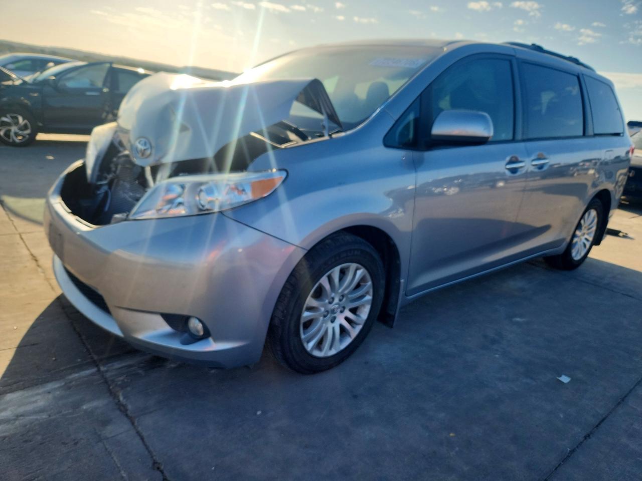 2013 TOYOTA SIENNA XLE | 5TDYK3DCXDS351696 | UPCARS