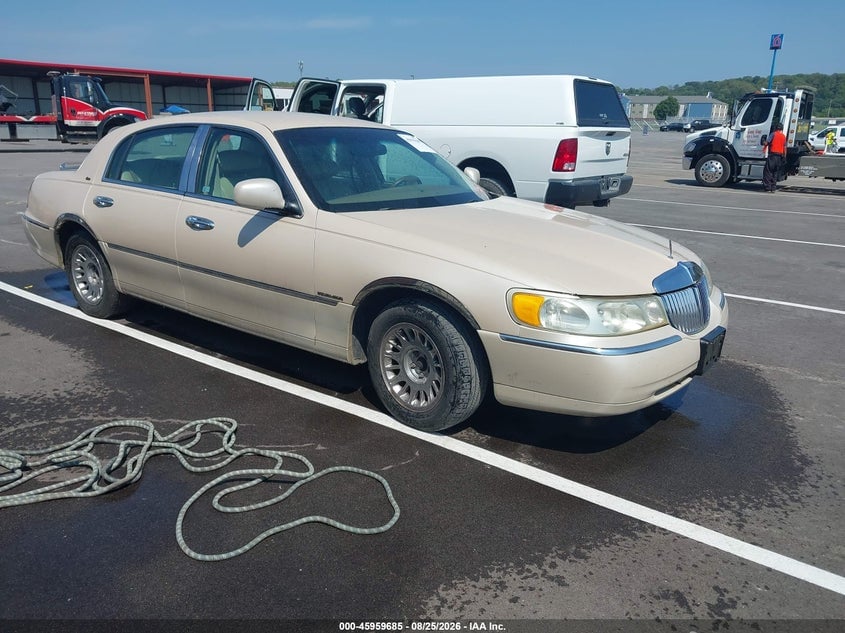 2001 LINCOLN TOWN CARTIER | 1LNHM83W41Y675757 | UPCARS