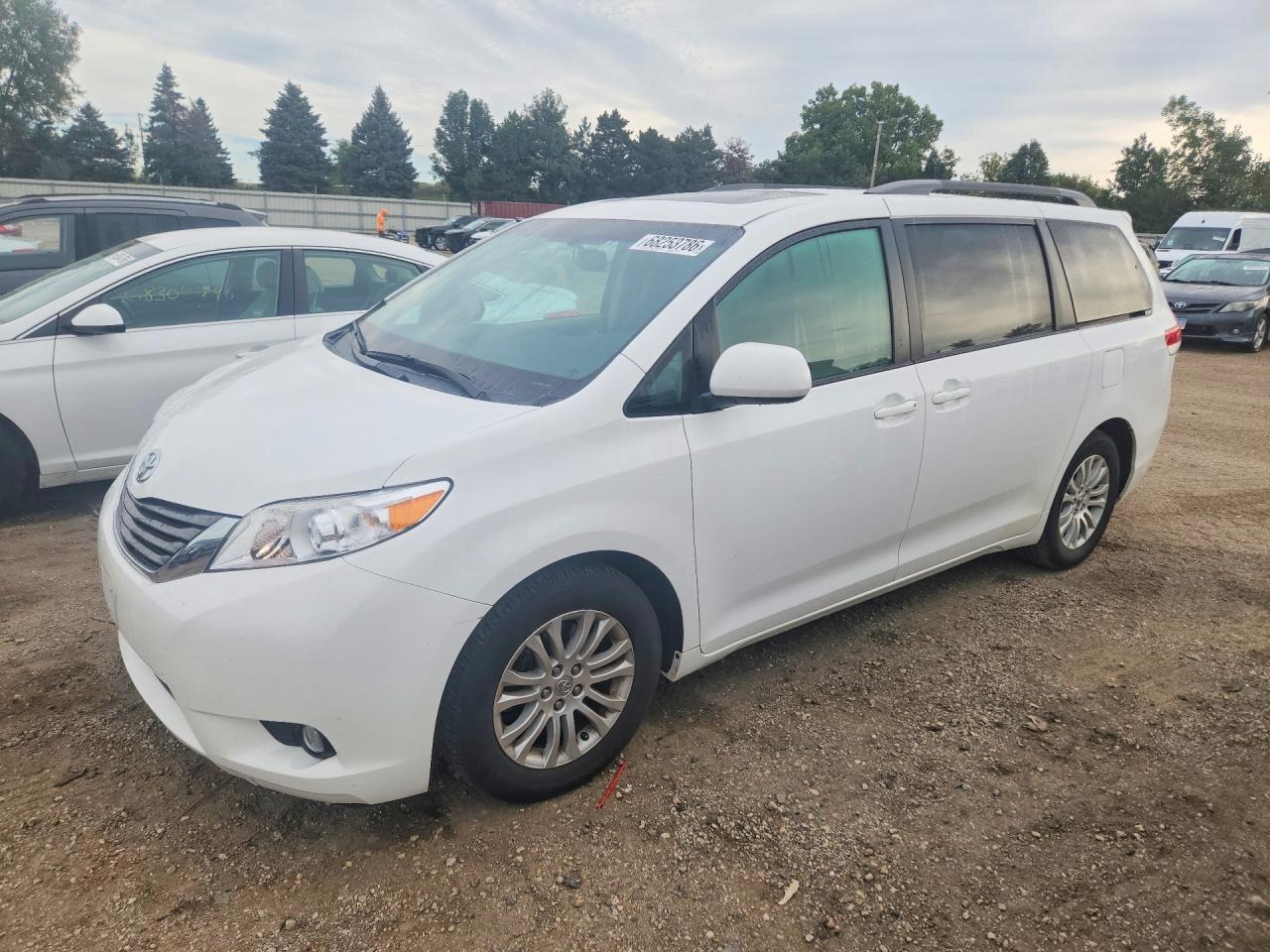 2014 TOYOTA SIENNA XLE 8-PASSENGER | 5TDYK3DC7ES476396 | UPCARS