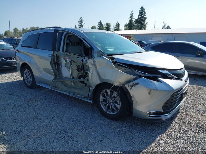 2022 TOYOTA SIENNA XLE | 5TDJRKEC9NS135975 | UPCARS