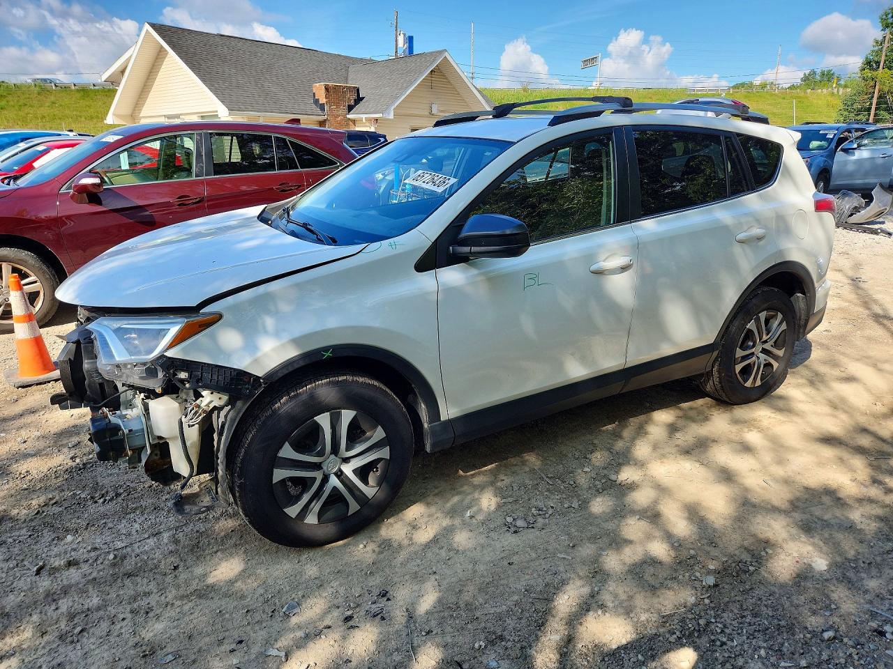 2018 TOYOTA RAV4 LE | JTMBFREV7JJ187586 | UPCARS