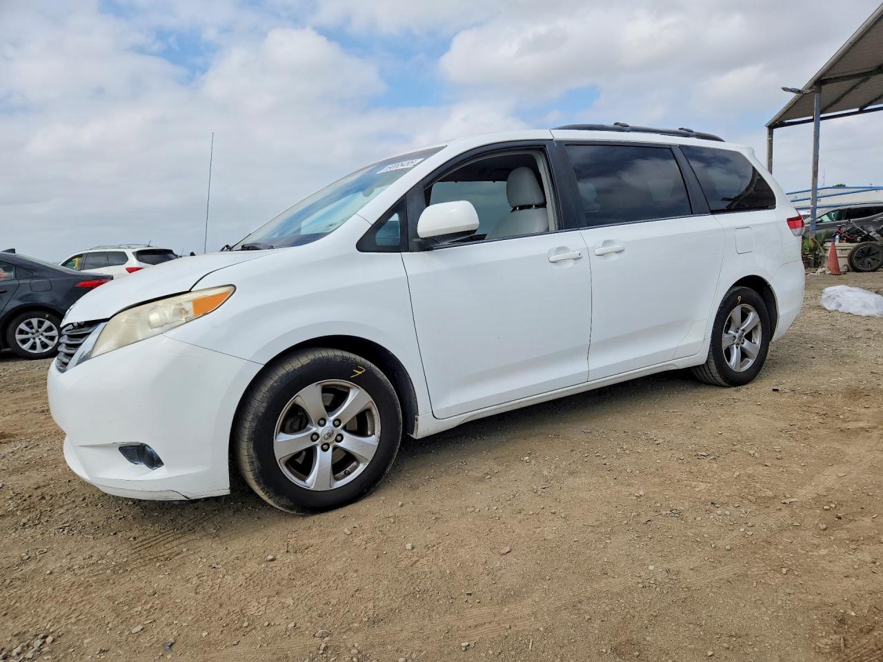 2013 TOYOTA SIENNA LE | 5TDKK3DC3DS323311 | UPCARS