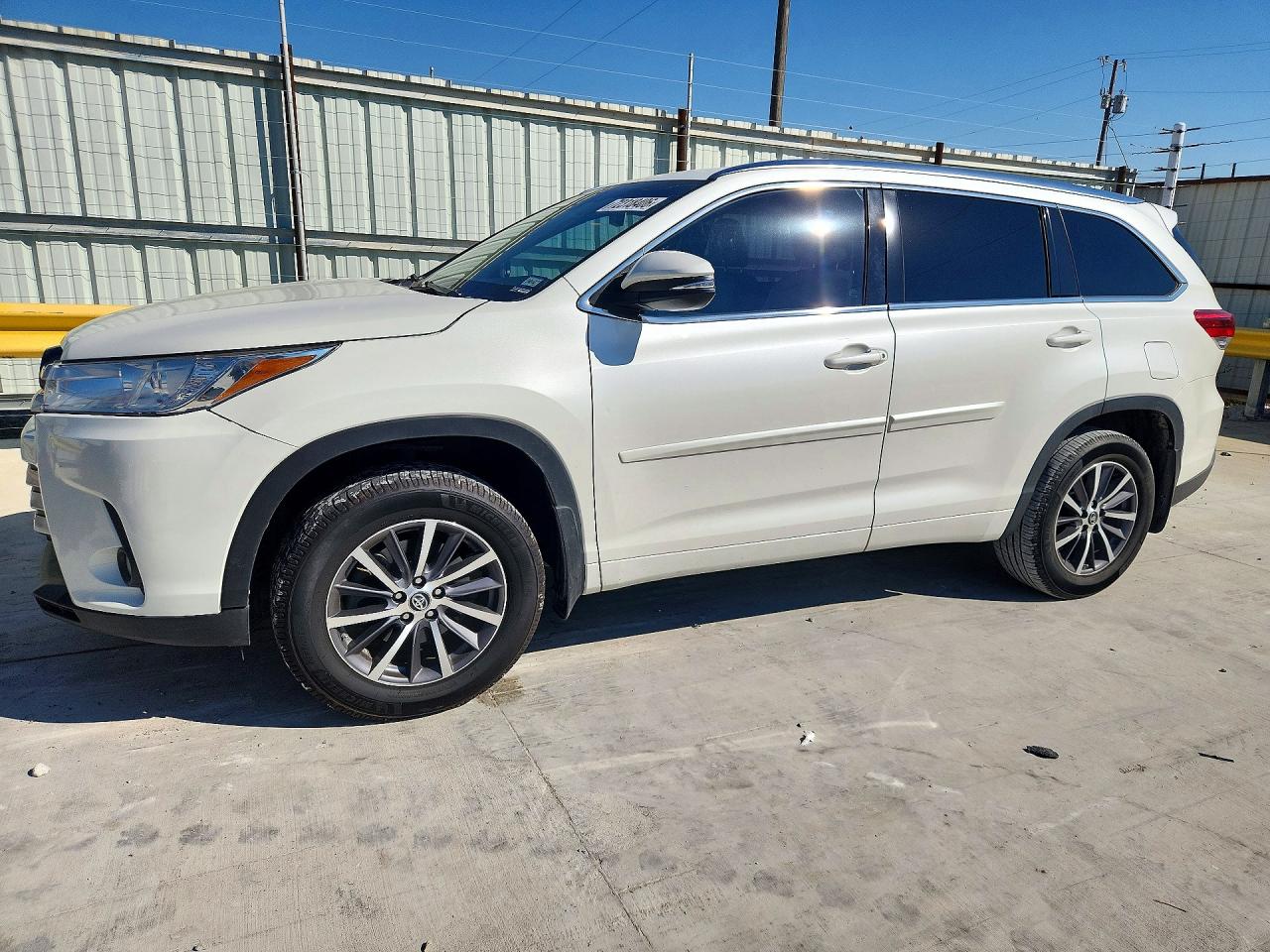 2018 TOYOTA HIGHLANDER XLE | 5TDKZRFH7JS527869 | UPCARS