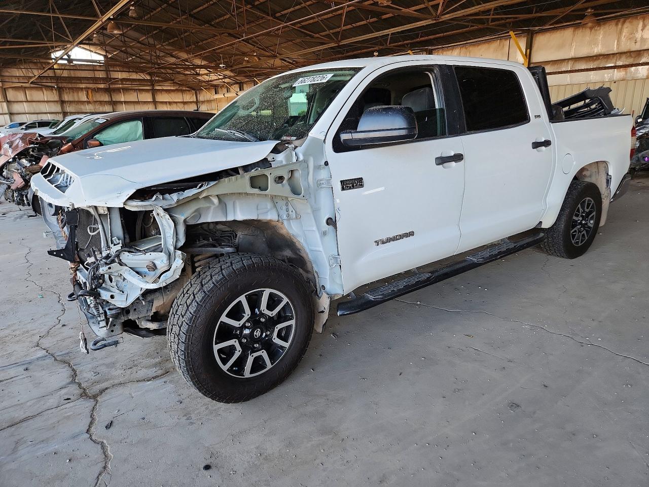 2016 TOYOTA TUNDRA CREWMAX SR5 | 5TFEW5F11GX205457 | UPCARS