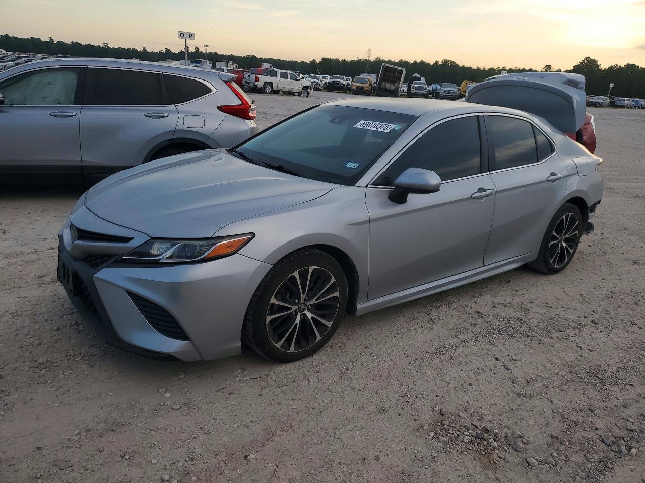 2018 TOYOTA CAMRY SE | 4T1B11HK2JU563381 | UPCARS