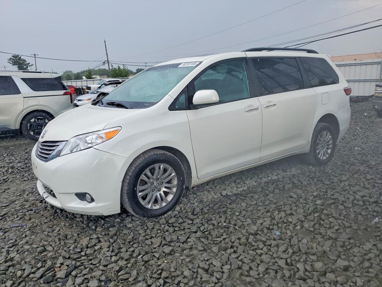 2017 TOYOTA SIENNA XLE 8-PASSENGER | 5TDYZ3DC0HS868216 | UPCARS