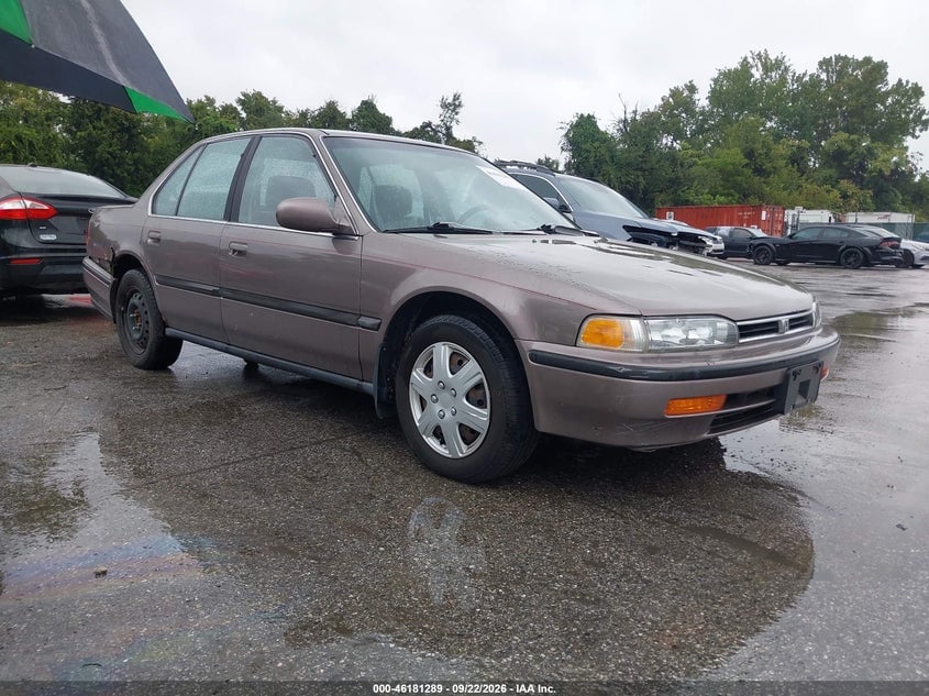 1992 HONDA ACCORD LX | 1HGCB765XNA067162 | UPCARS