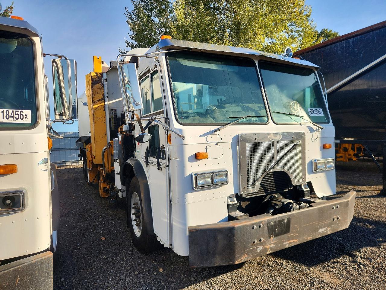 2009 PETERBILT ALL OTHER PACKER GARBAGE TRUCK | 3BPZL00X59F719660 | UPCARS
