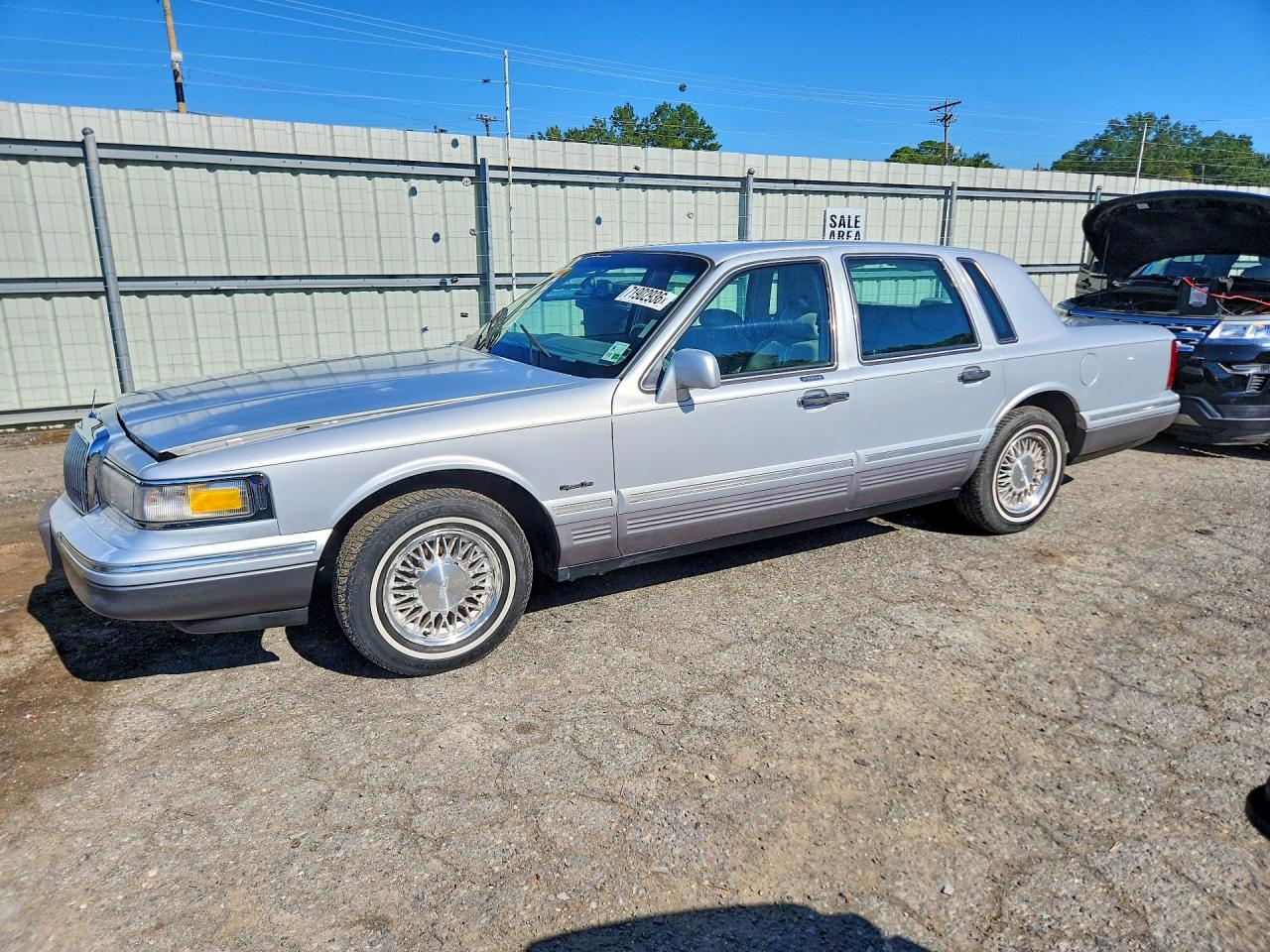 1997 LINCOLN TOWNCAR SIGNATURE | 1LNLM82W1VY734393 | UPCARS