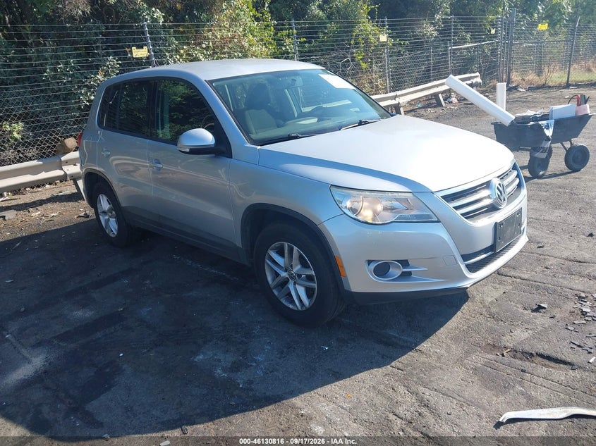 2011 VOLKSWAGEN TIGUAN S | WVGBV7AXXBW524945 | UPCARS