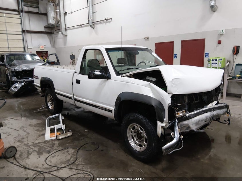 1998 GMC SIERRA 2500 HD SL | 1GTGK24R2WZ548910 | UPCARS