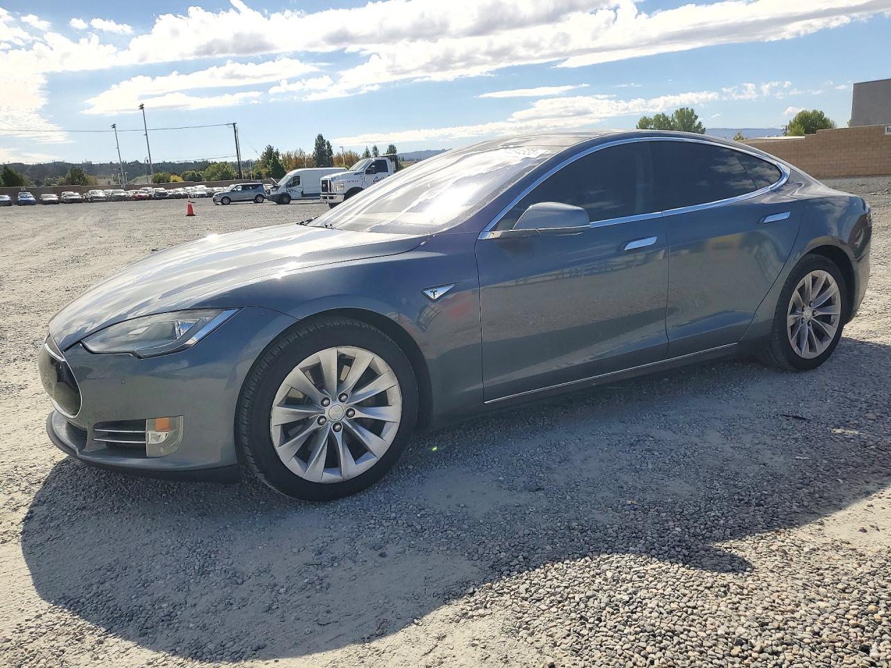 2014 TESLA MODEL S | 5YJSA1H10EFP43713 | UPCARS
