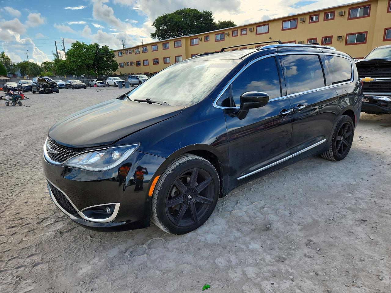 2017 CHRYSLER PACIFICA TOURING L PLUS | 2C4RC1EG7HR796368 | UPCARS