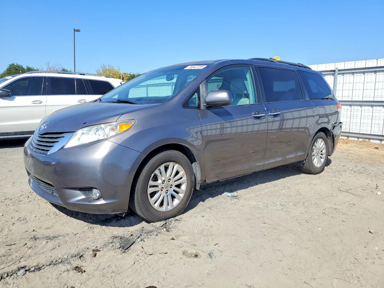 2011 TOYOTA SIENNA XLE 8-PASSENGER | 5TDYK3DCXBS142732 | UPCARS