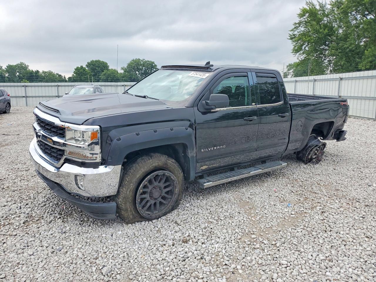 2017 CHEVROLET SILVERADO K1500 LT | 1GCVKREC2HZ239550 | UPCARS