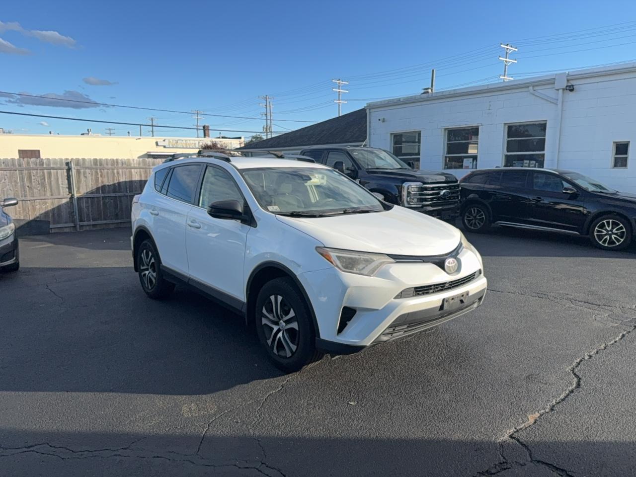 2017 TOYOTA RAV4 LE | JTMBFREV7HJ700751 | UPCARS