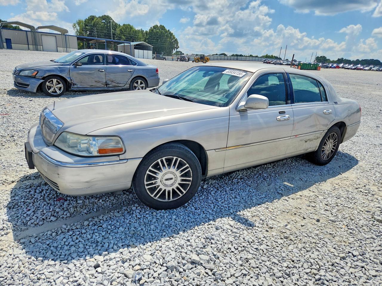 2008 LINCOLN TOWNCAR SIGNATURE LIMITED | 2LNHM82V68X659711 | UPCARS