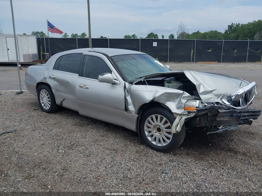 2004 LINCOLN TOWN CAR SIGNATURE | 1LNHM81W34Y636973 | UPCARS