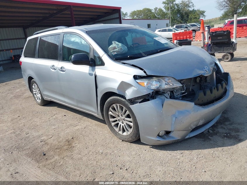 2016 TOYOTA SIENNA XLE PREMIUM 8 PASSENGER | 5TDYK3DC7GS744799 | UPCARS