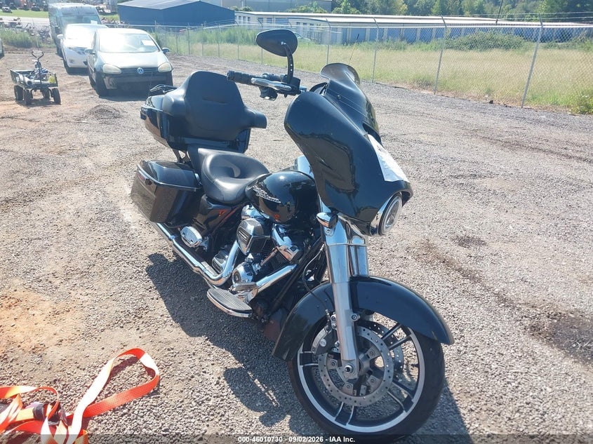 2017 HARLEY-DAVIDSON FLHX STREET GLIDE | 1HD1KBC11HB617369 | UPCARS