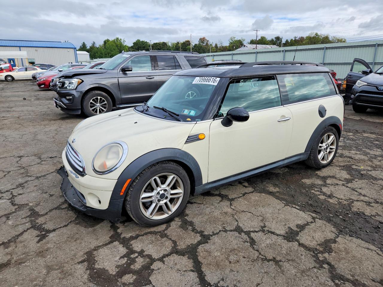 2009 MINI COOPER CLUBMAN | WMWML33579TX34676 | UPCARS