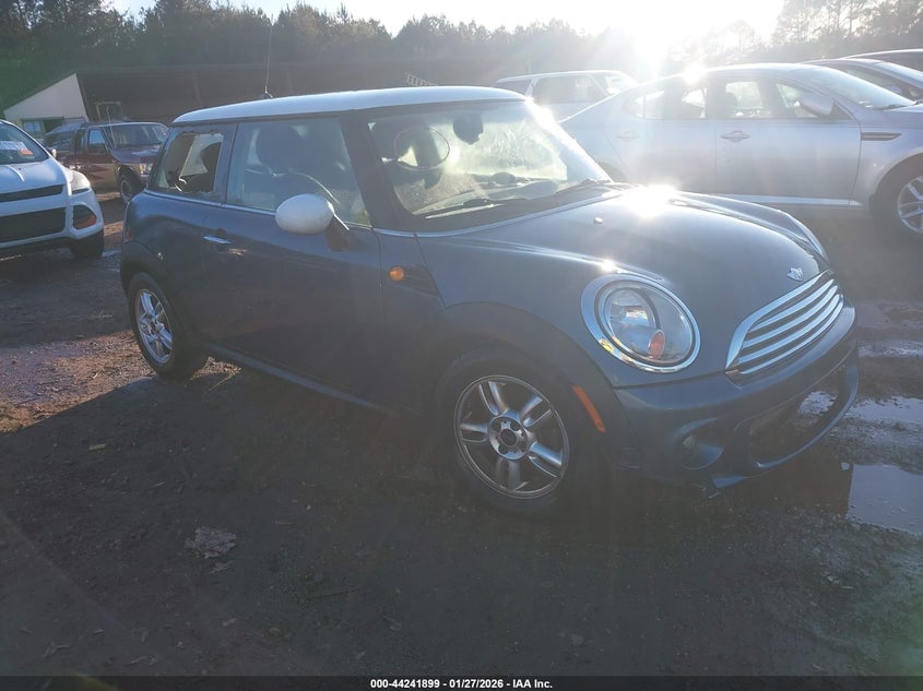 2011 MINI COOPER | WMWSU3C57BT096780 | UPCARS