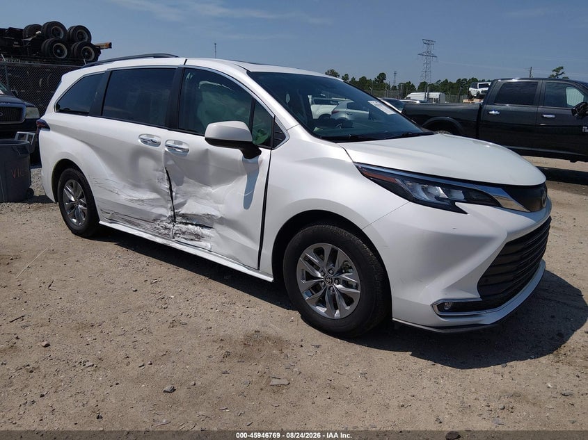2022 TOYOTA SIENNA XLE | 5TDJRKEC7NS092060 | UPCARS