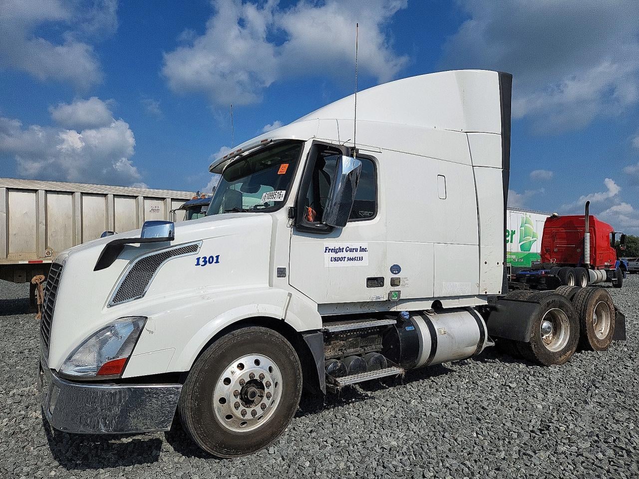 2015 VOLVO VN SEMI TRUCK | 4V4NC9EH8FN917672 | UPCARS