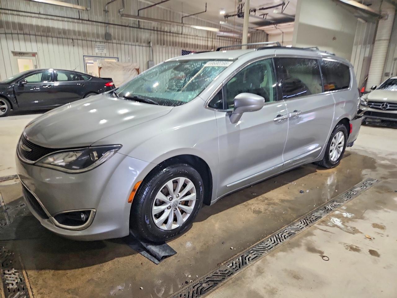 2017 CHRYSLER PACIFICA TOURING L | 2C4RC1BG1HR539131 | UPCARS