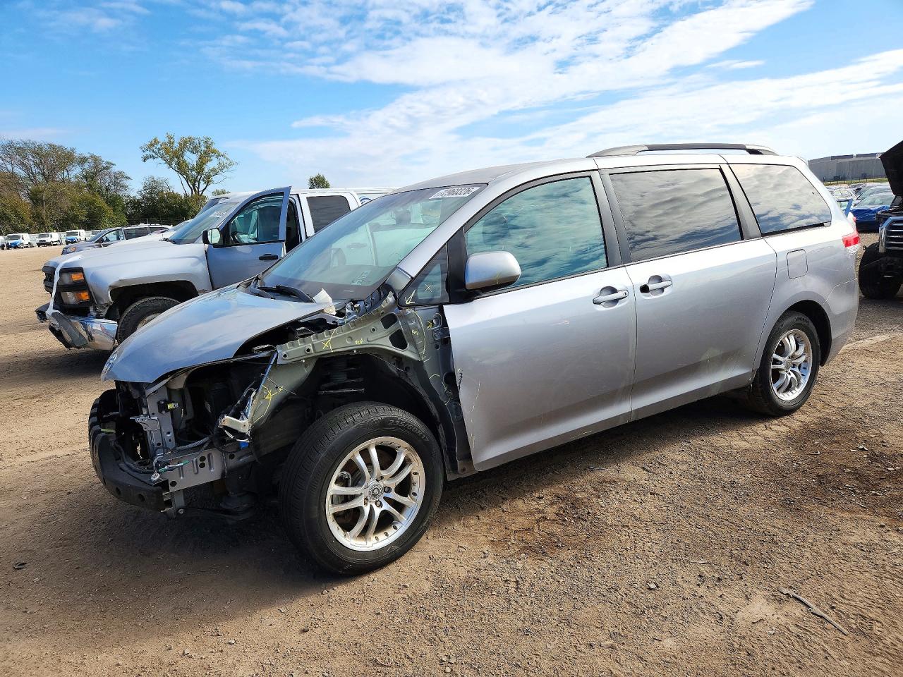2011 TOYOTA SIENNA LE | 5TDKK3DC8BS024796 | UPCARS