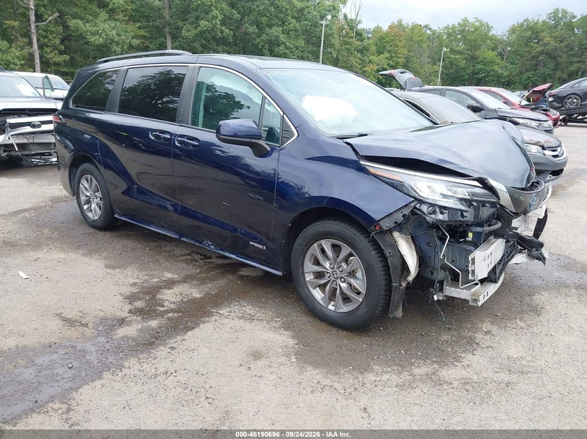 2021 TOYOTA SIENNA LE | 5TDBSKFCXMS020663 | UPCARS