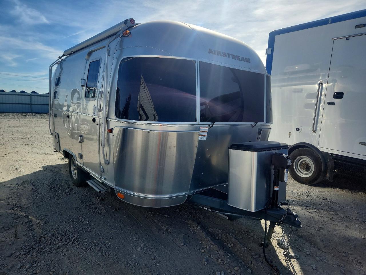 2022 AIRSTREAM CARAVEL | 1STCMAA18NJ562603 | UPCARS
