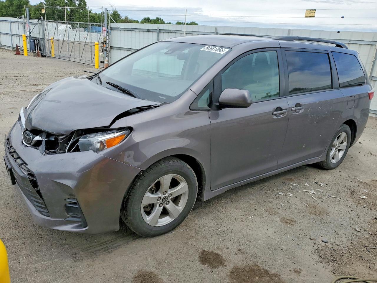 2018 TOYOTA SIENNA LE | 5TDKZ3DC9JS912516 | UPCARS