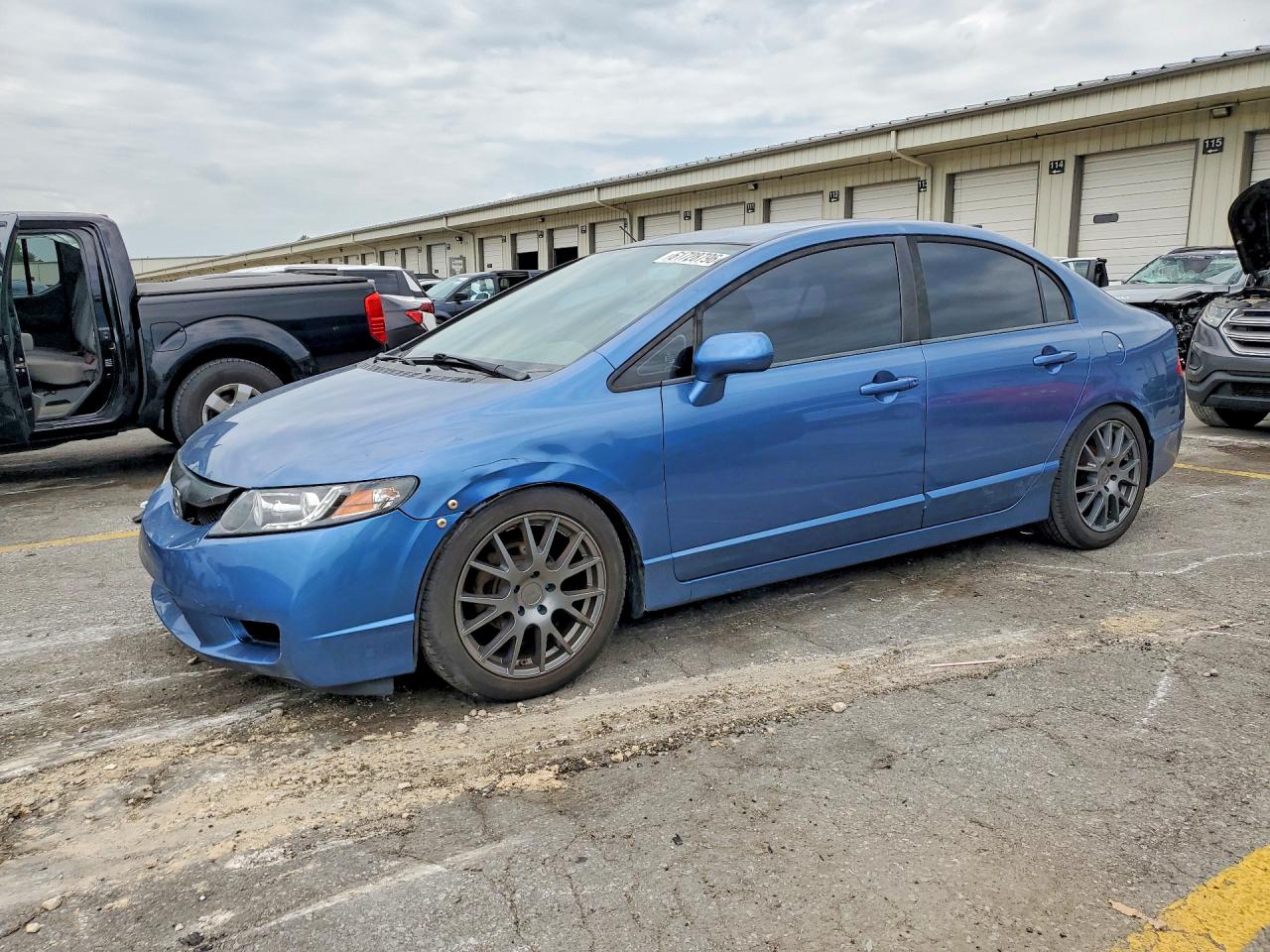 2010 HONDA CIVIC LX | 19XFA1F55AE083076 | UPCARS