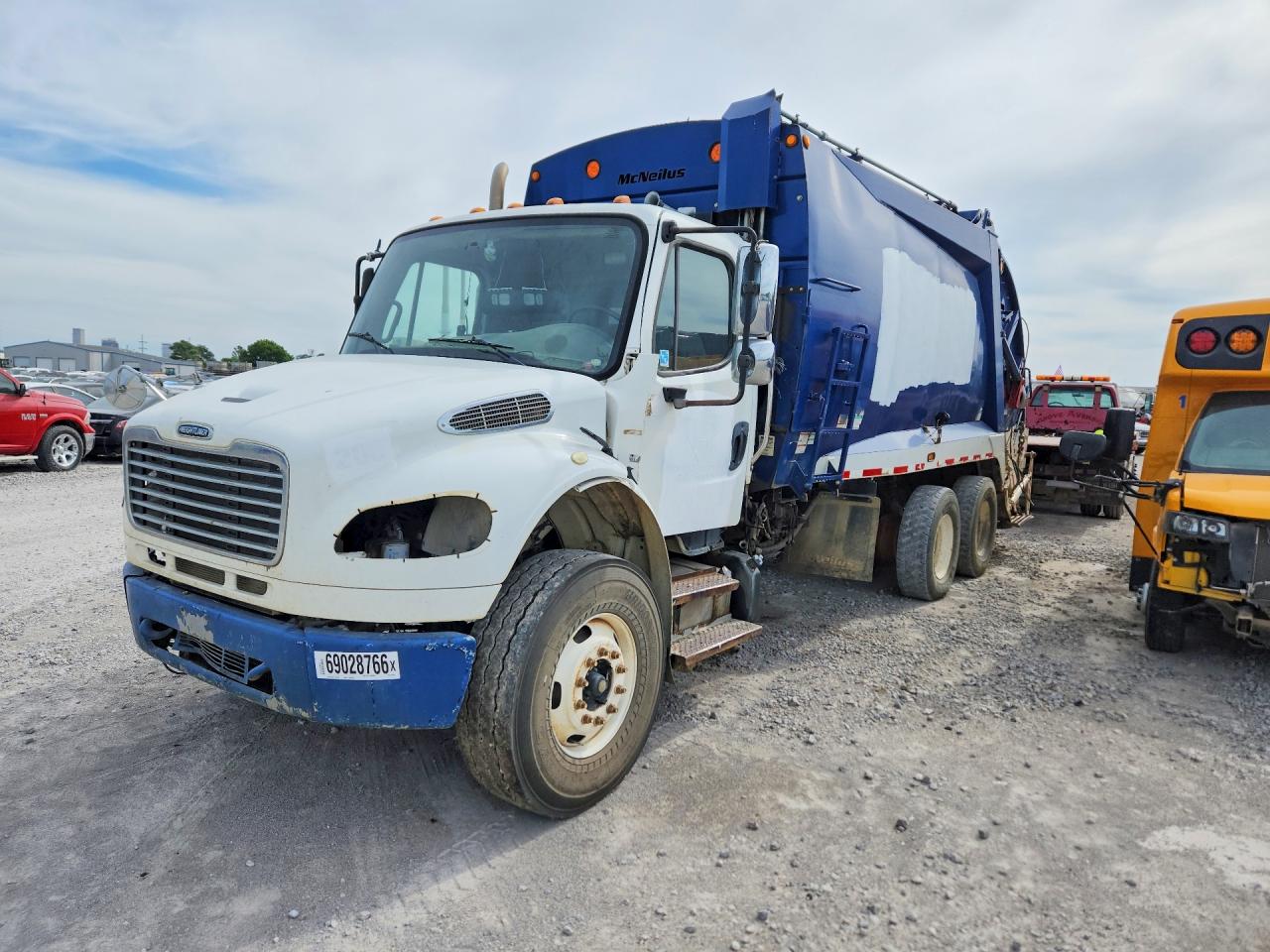 2014 FREIGHTLINER ALL OTHER BUSINESS CLASS  REFUSE TRUCK | 1FVHCYCY8EHFT6124 | UPCARS