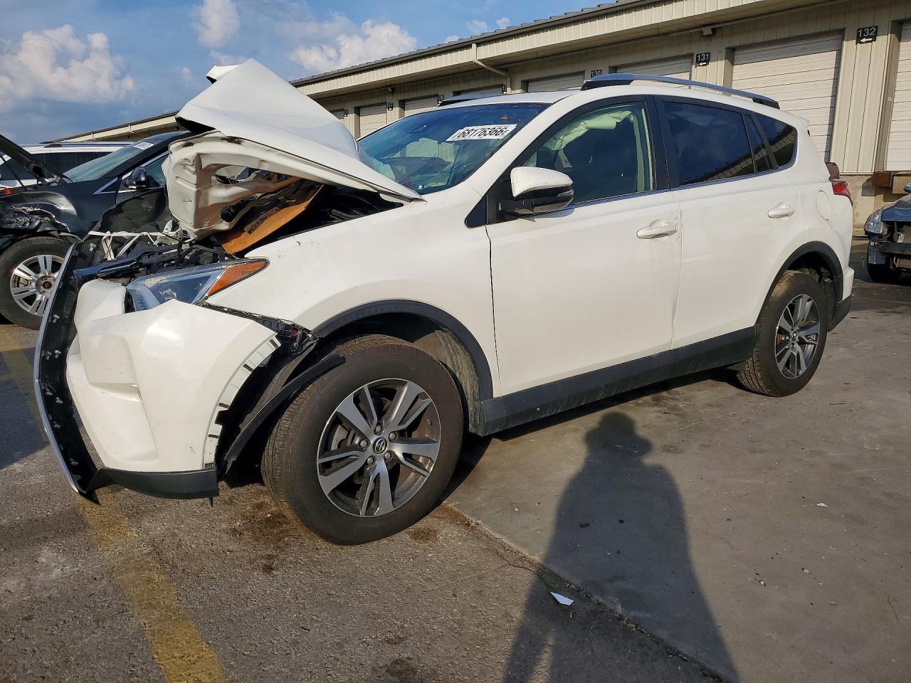 2018 TOYOTA RAV4 XLE | JTMWFREV1JJ198889 | UPCARS