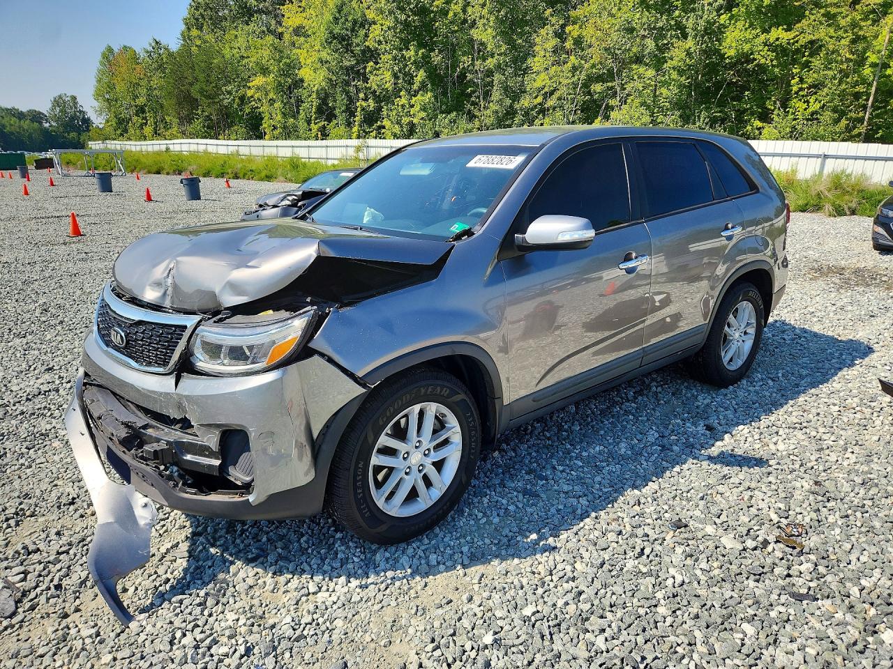 2015 KIA SORENTO LX | 5XYKT3A63FG555693 | UPCARS