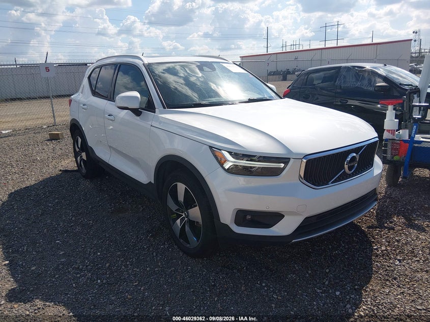 2021 VOLVO XC40 T5 MOMENTUM | YV4162UK9M2493968 | UPCARS