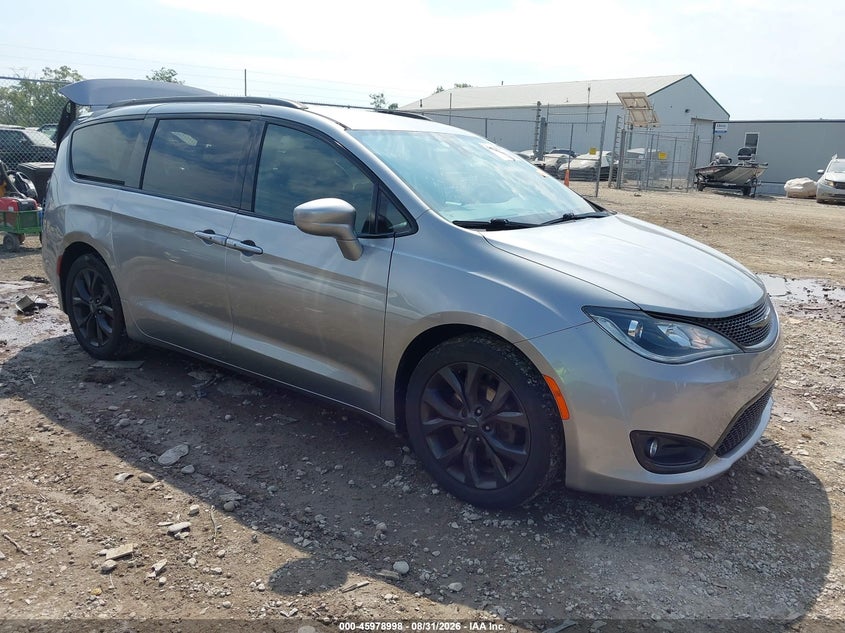 2019 CHRYSLER PACIFICA TOURING PLUS | 2C4RC1FG2KR532416 | UPCARS
