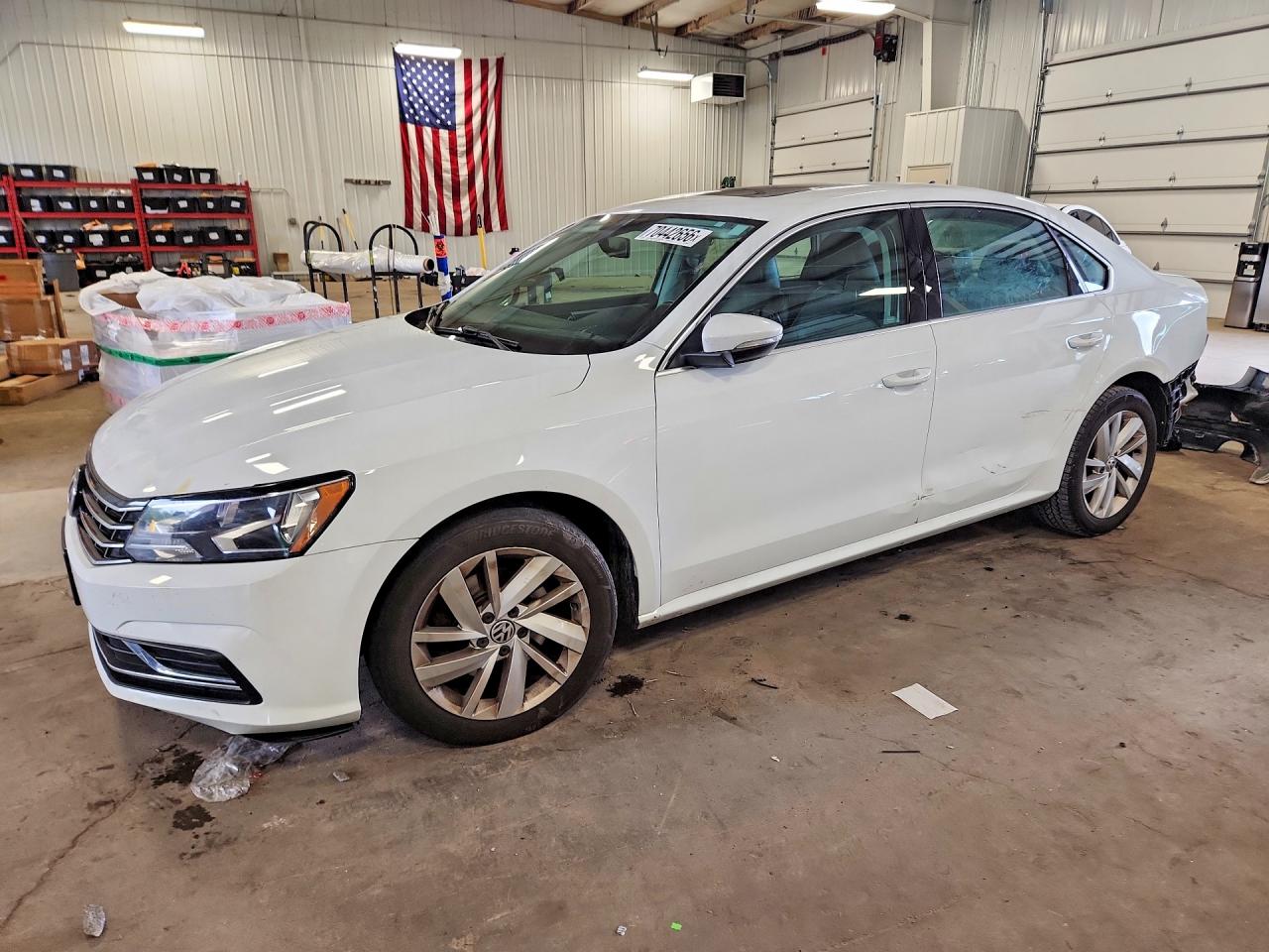2018 VOLKSWAGEN PASSAT SE | 1VWBA7A36JC019155 | UPCARS