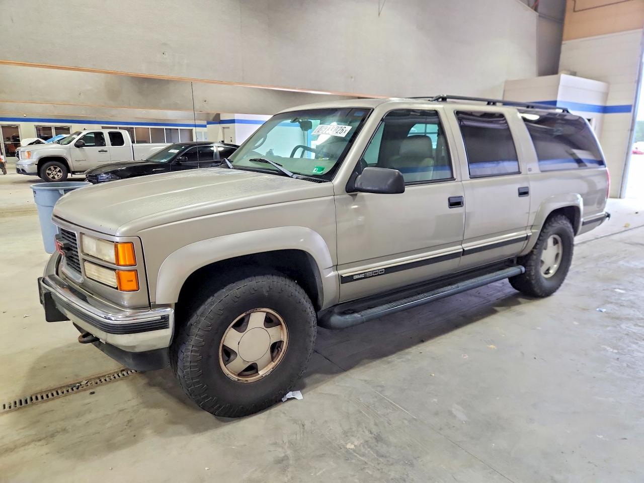 1999 GMC SUBURBAN | 1GKFK16R1XJ707097 | UPCARS