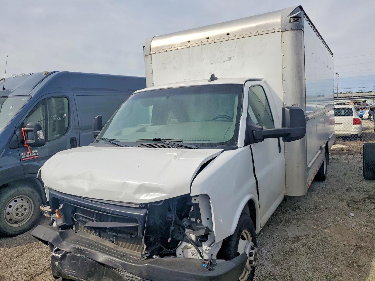 2018 GMC SAVANA BOX TRUCK | 7GZ37TCG6JN900721 | UPCARS
