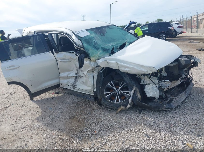 2019 TOYOTA HIGHLANDER LE | 5TDBZRFH4KS924375 | UPCARS