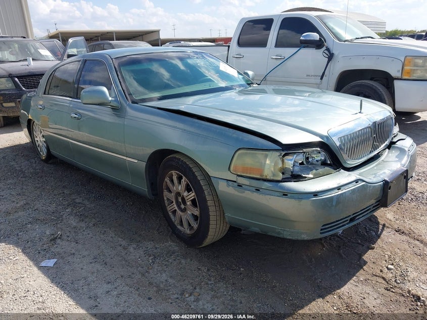 2004 LINCOLN TOWN CAR SIGNATURE | 1LNHM81W84Y629131 | UPCARS